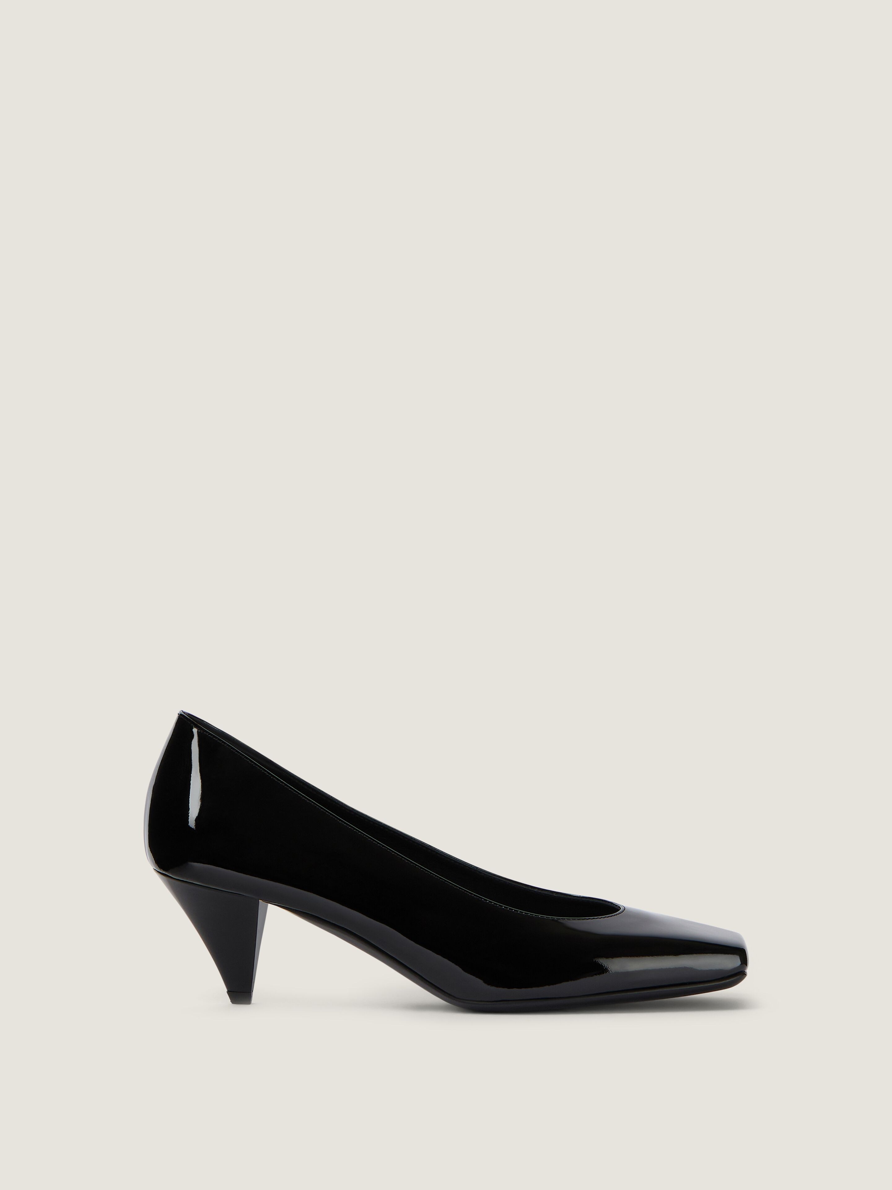 Sliced Square pumps in patent leather